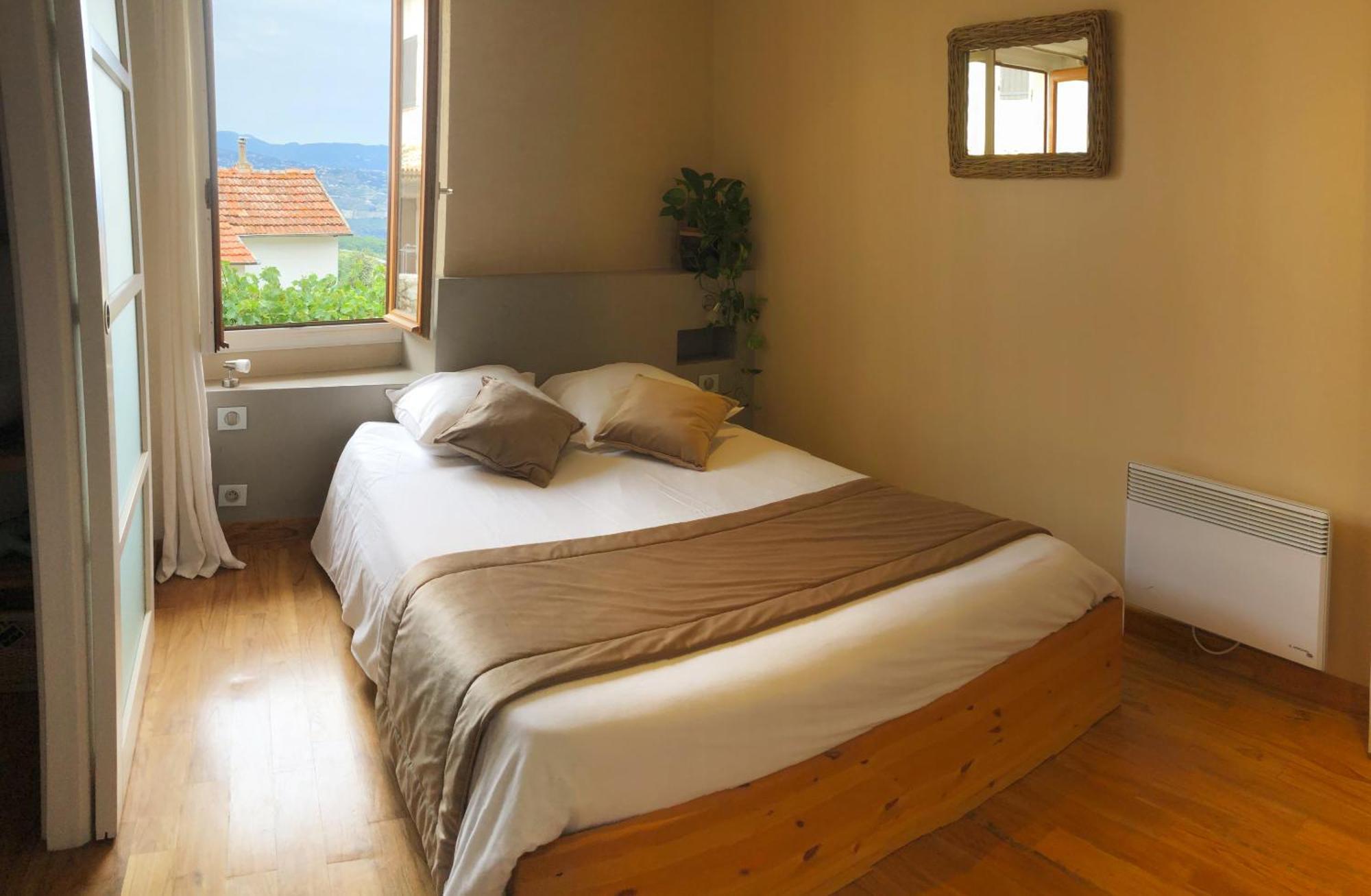 לינה וארוחת בוקר Saint-Jeannet  The Frogs' House - Yoga Retreat חדר תמונה